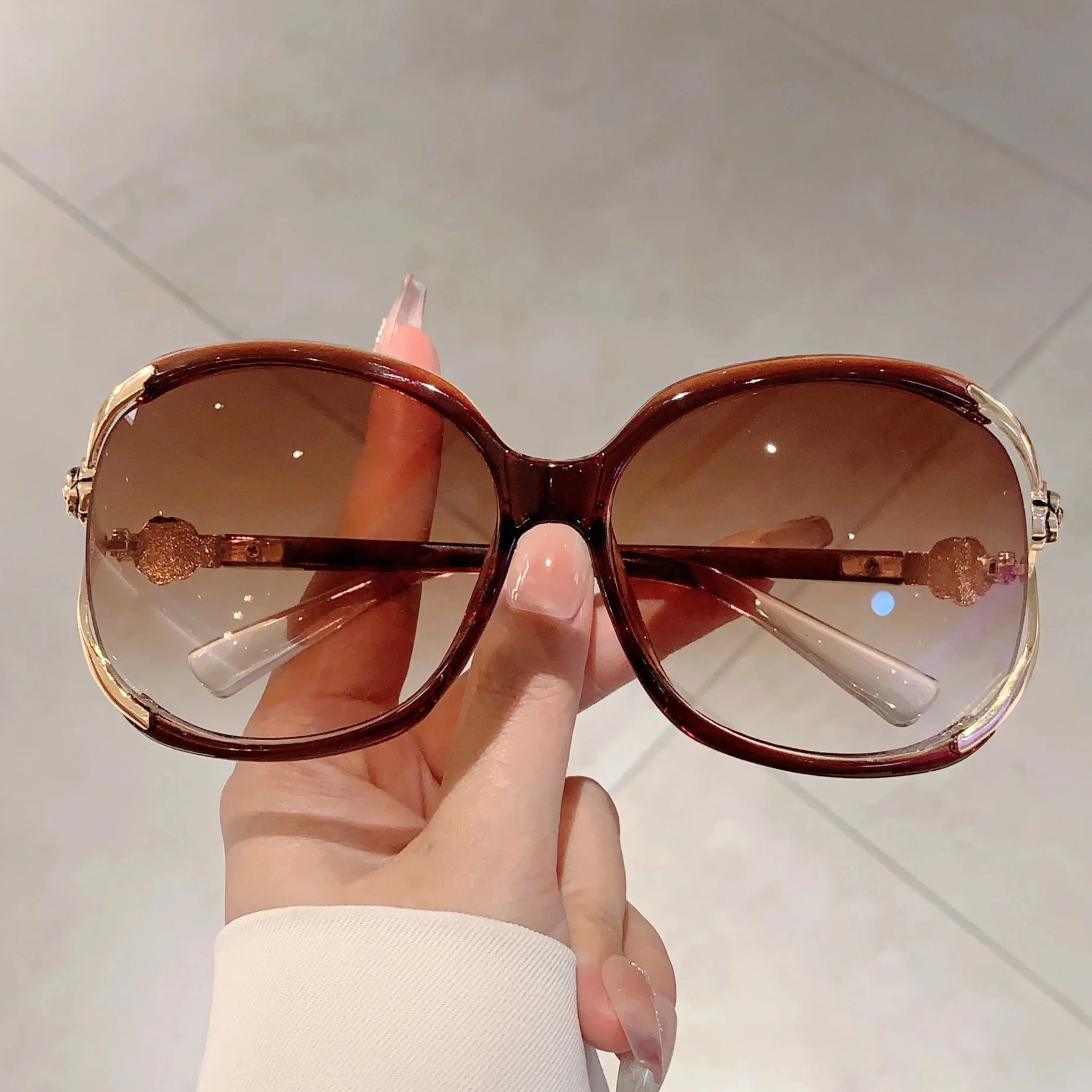 Blooming Rose Temple Gradient Sunglasses - Image 7