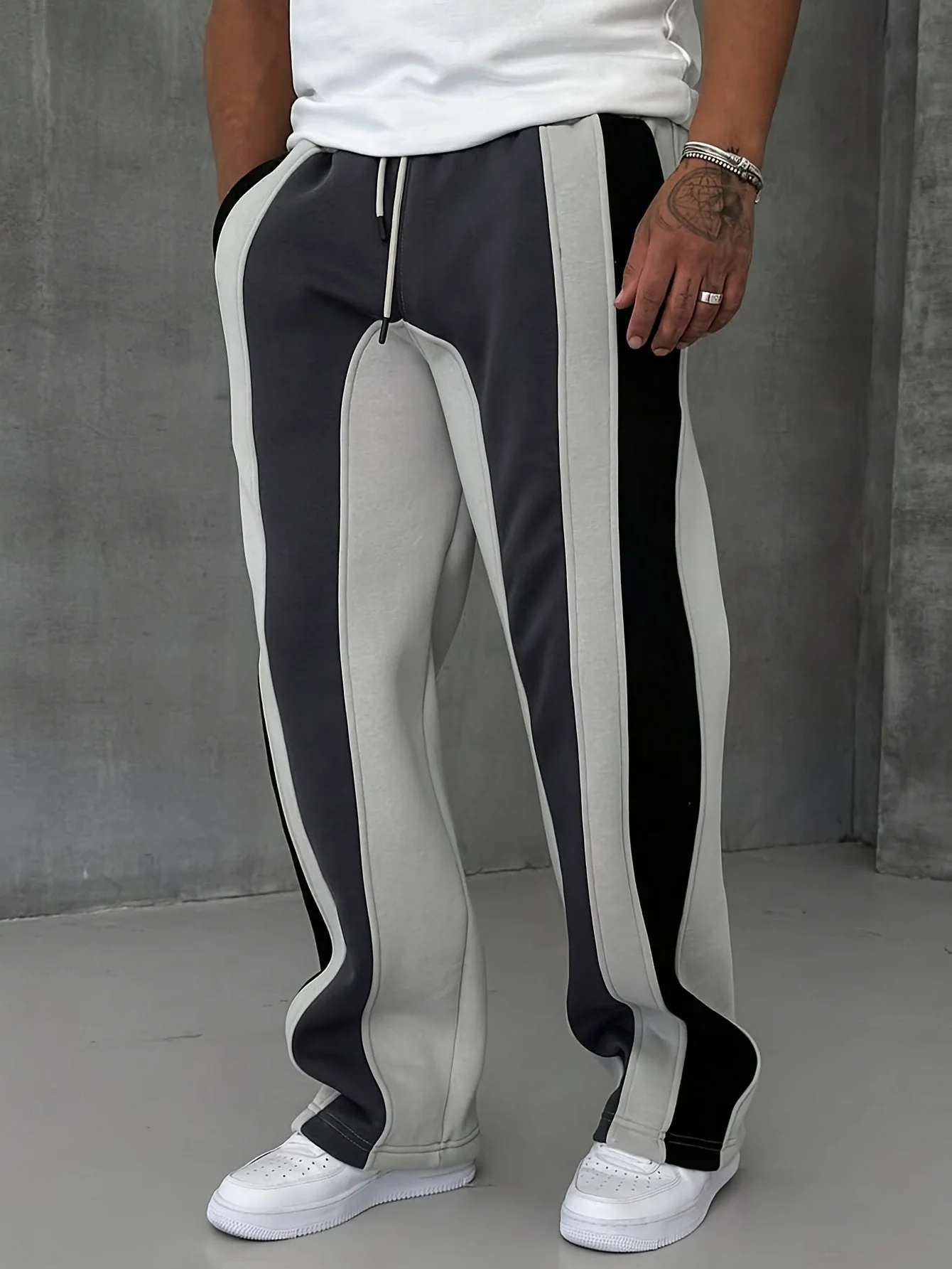 Contrast Panel Relaxed-Fit Joggers - Image 2