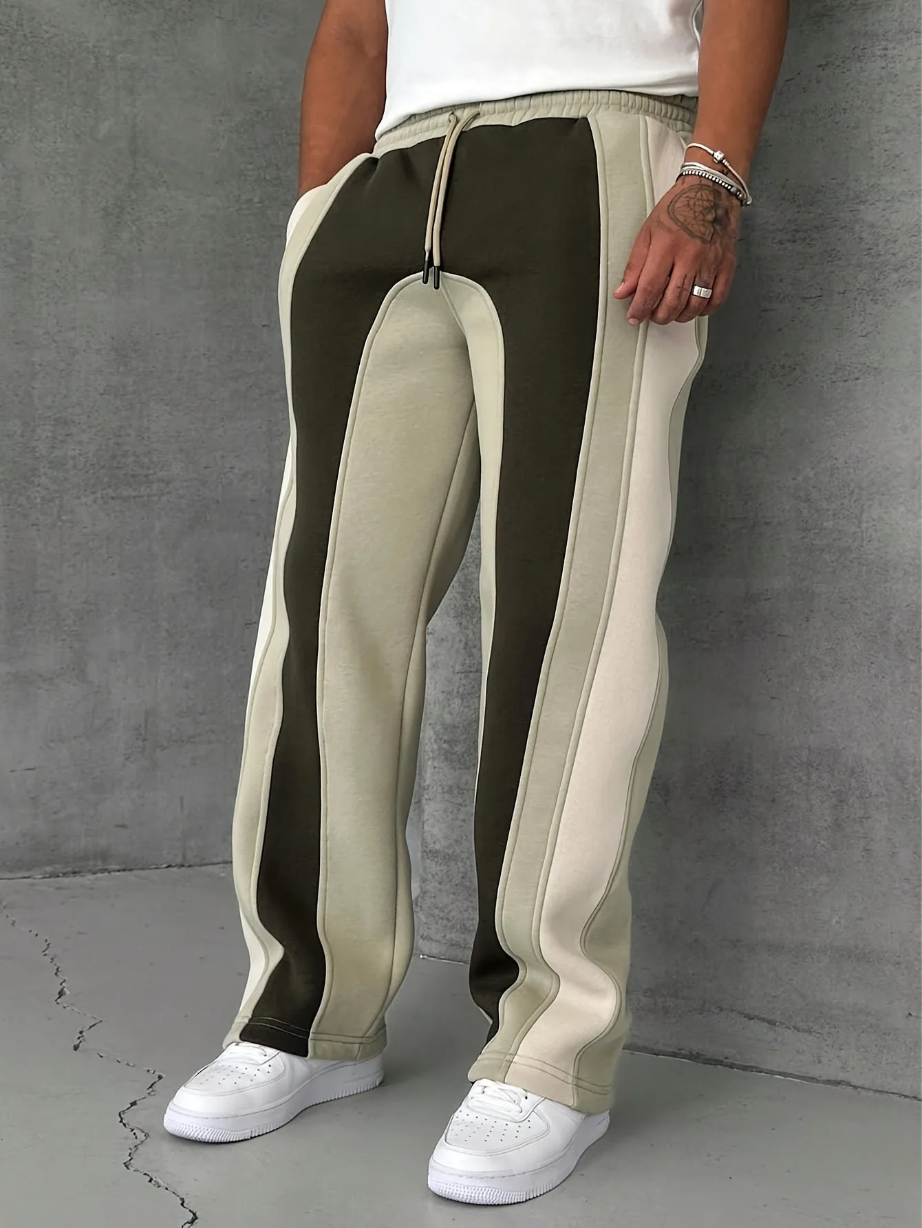Contrast Panel Relaxed-Fit Joggers - Image 3