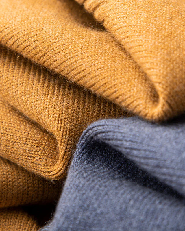 Knit V-Neck in Italian Cashmere Blend - Image 10