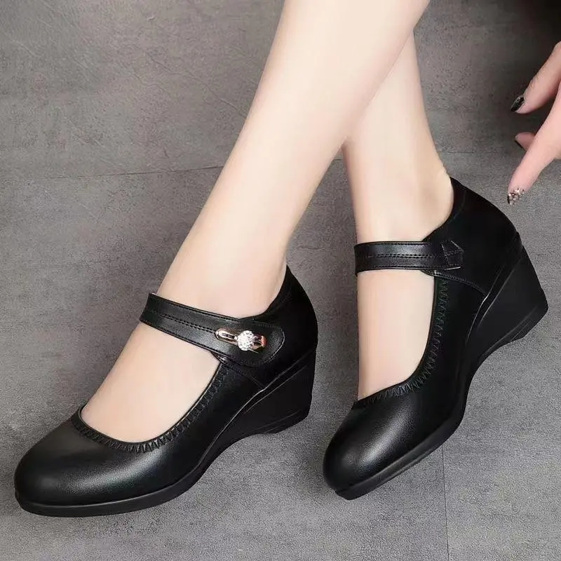 Mayfair Crystal-Clasp Wedge - Image 9